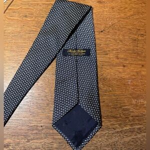 Brooks Brothers Pure Silk Navy Blue Gold Line Patterned Neck Tie